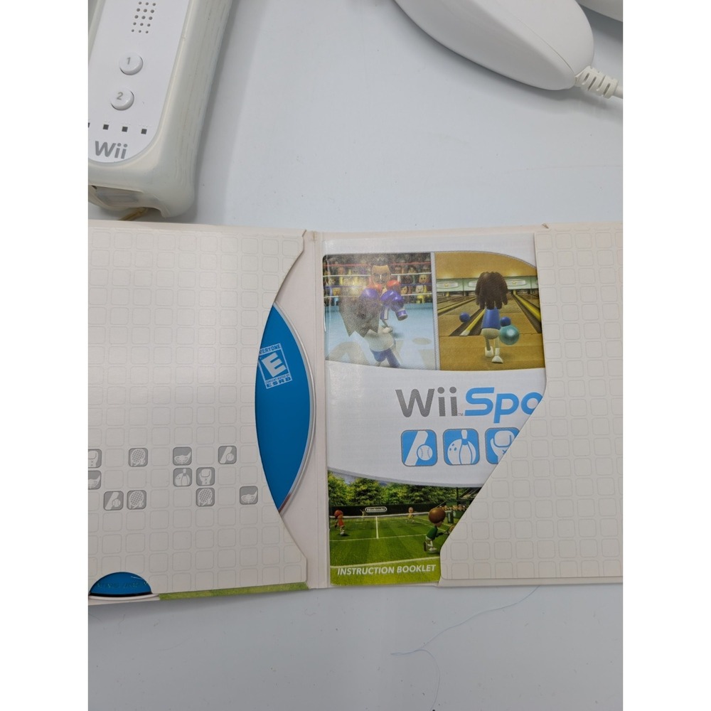 Nintendo Wii Console Bundle White 2 Wiimote 2 Nunchuk Sensor Bar Wii Sports - Picture 12 of 13